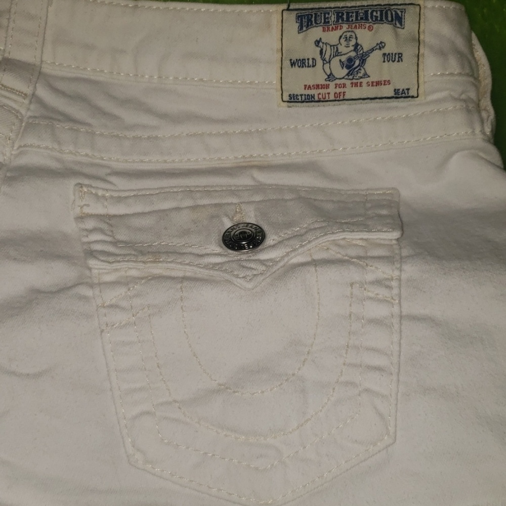 Shorts - Picture 2 of 4